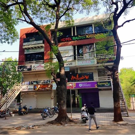 Hotel Radha Krishna Ананд Екстер'єр фото
