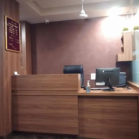 Hotel Radha Krishna Ананд Екстер'єр фото