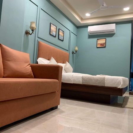 Hotel Radha Krishna Ананд Екстер'єр фото