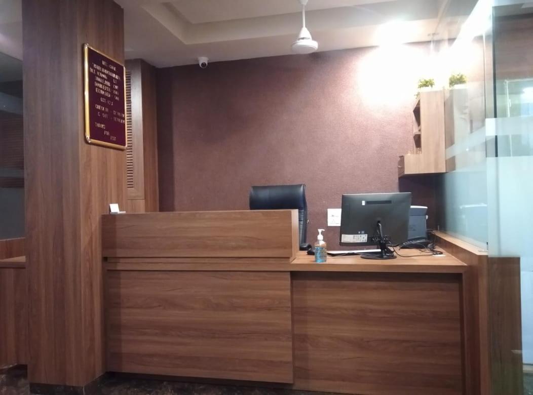 Hotel Radha Krishna Ананд Екстер'єр фото