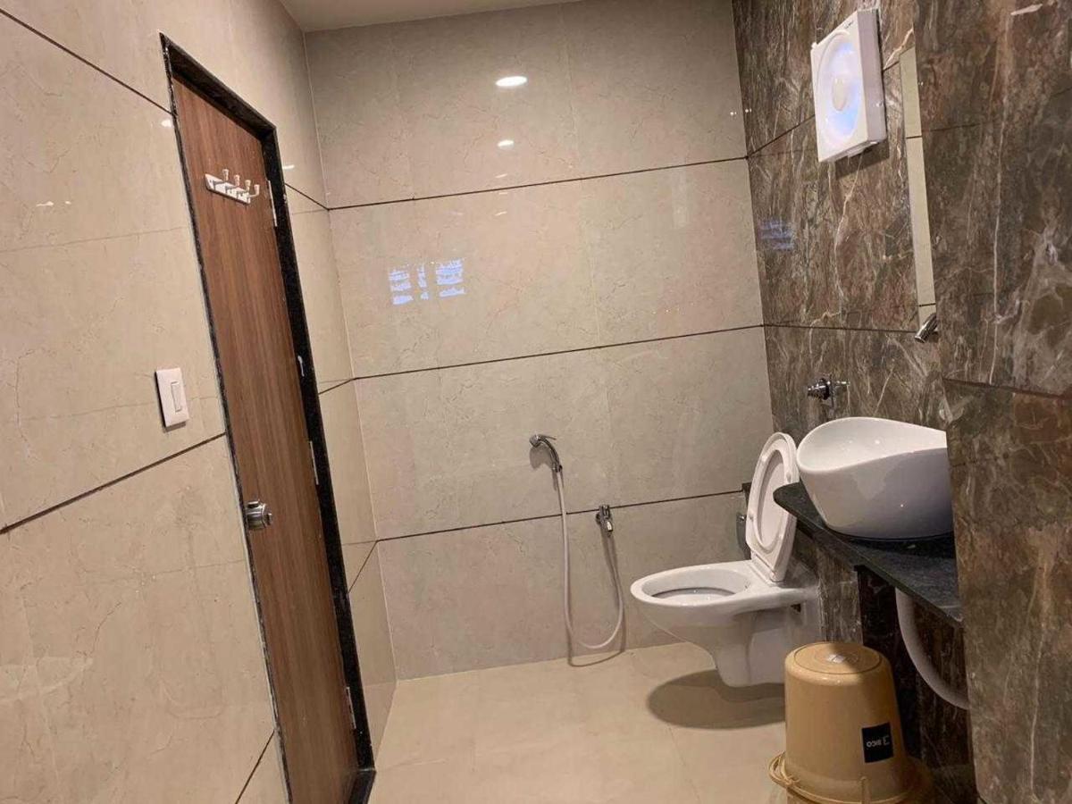 Hotel Radha Krishna Ананд Екстер'єр фото