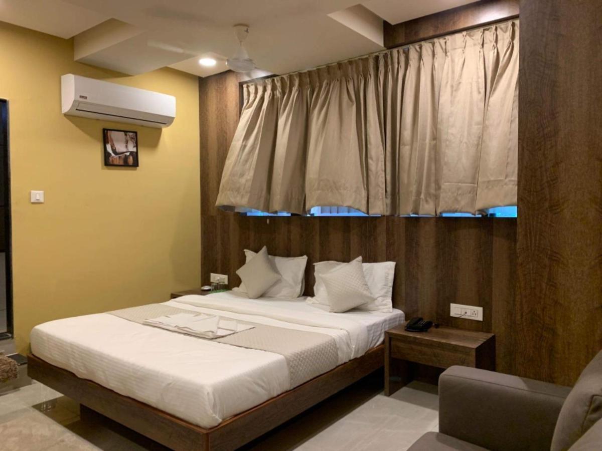 Hotel Radha Krishna Ананд Екстер'єр фото