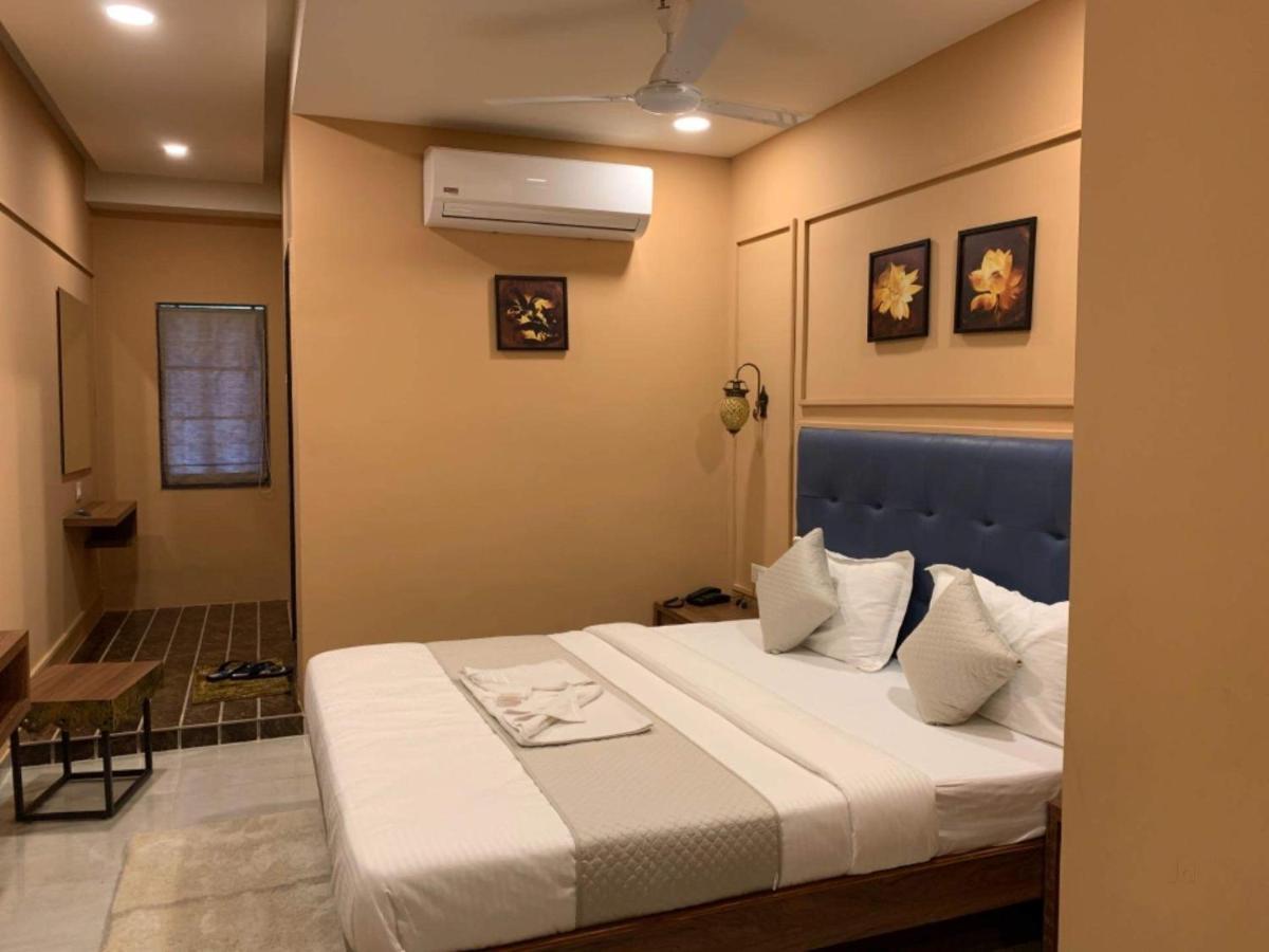 Hotel Radha Krishna Ананд Екстер'єр фото